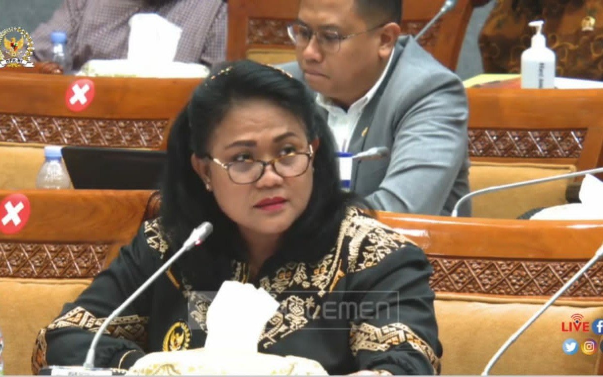 You are currently viewing Gaji PPPK Tak Kunjung Dibayar, Komisi X DPR Anita Jacoba Marahi Nadiem