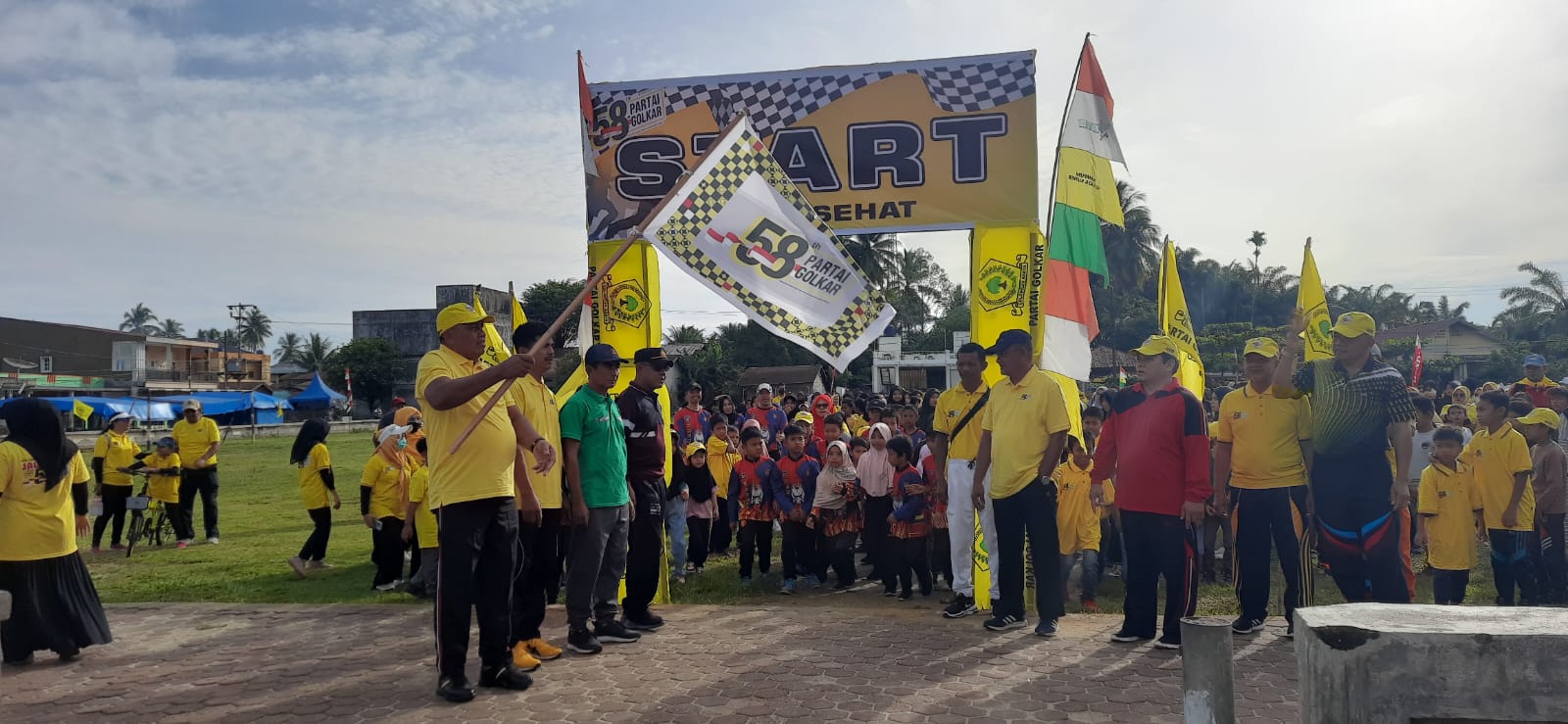 You are currently viewing Jalan Sehat Berhadiah HUT ke-58 Partai Golkar Aceh Singkil