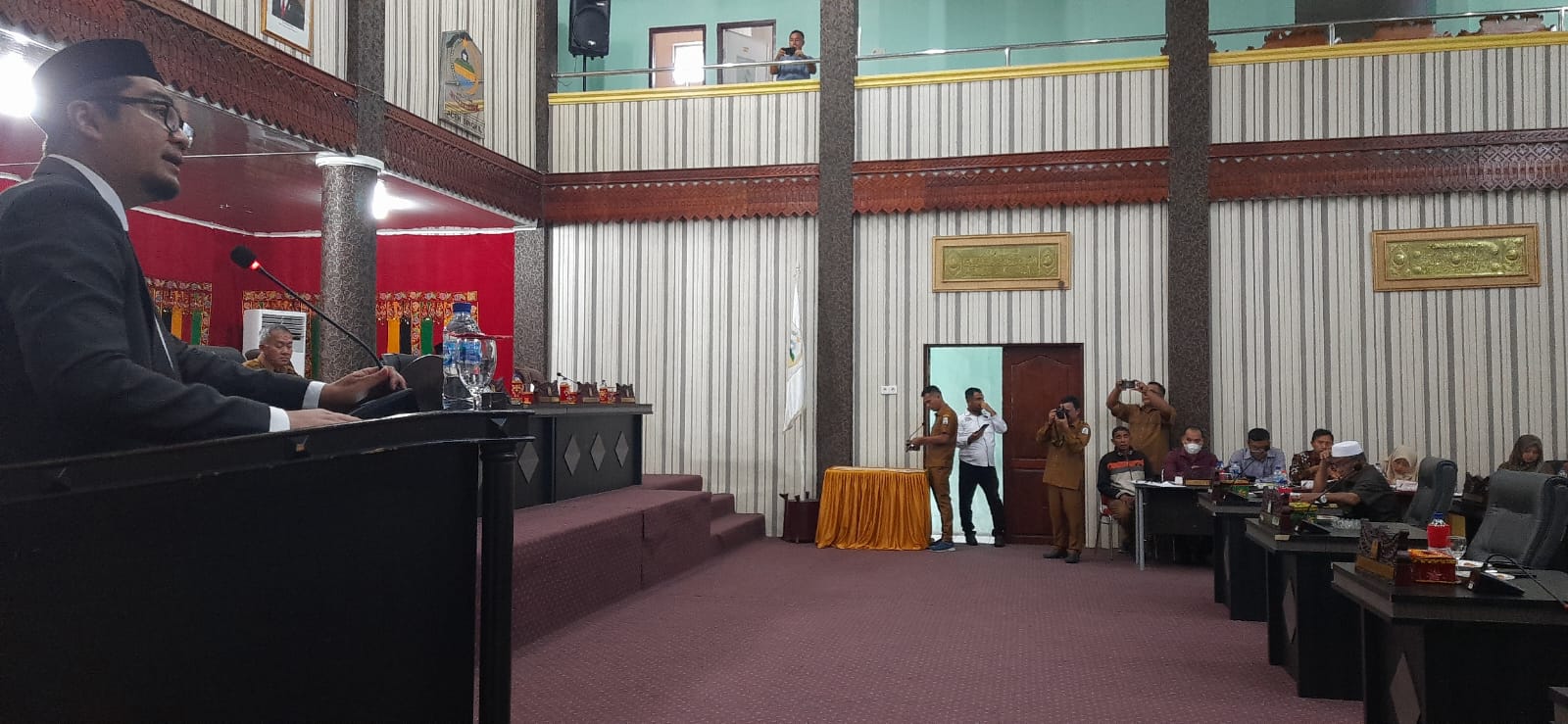 You are currently viewing Penjabat Bupati Marthunis Jawab Hak Interpelasi Anggota DPRK Aceh Singkil