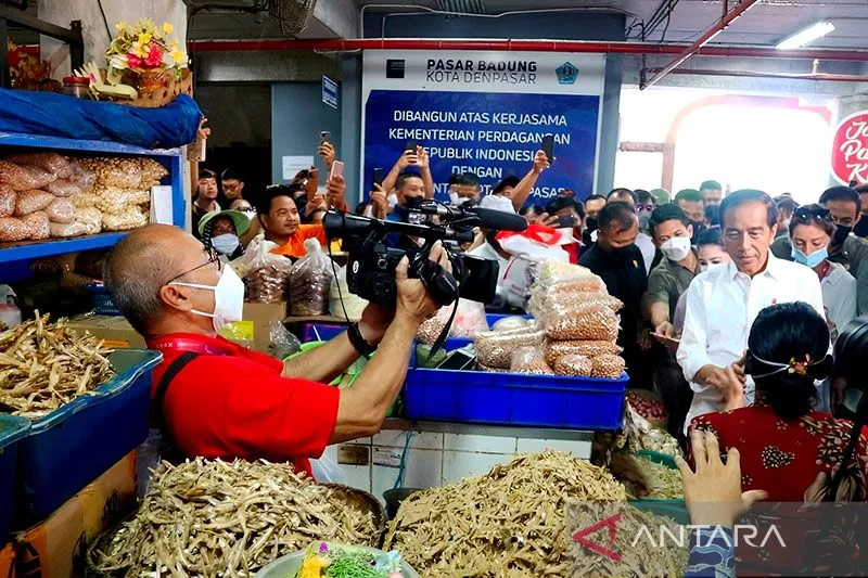 You are currently viewing Jokowi: Pergi ke Pasar Buat Saya Mengerti Apa Yang Dihadapi Masyarakat