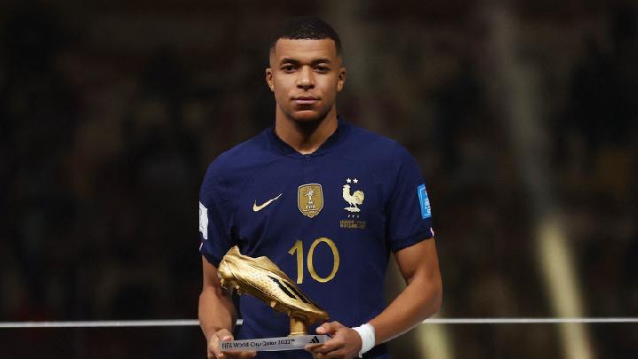 You are currently viewing Kylian Mbappe Raih Sepatu Emas Piala Dunia 2022, Berikut Statistik 3 Top Skor Teratas