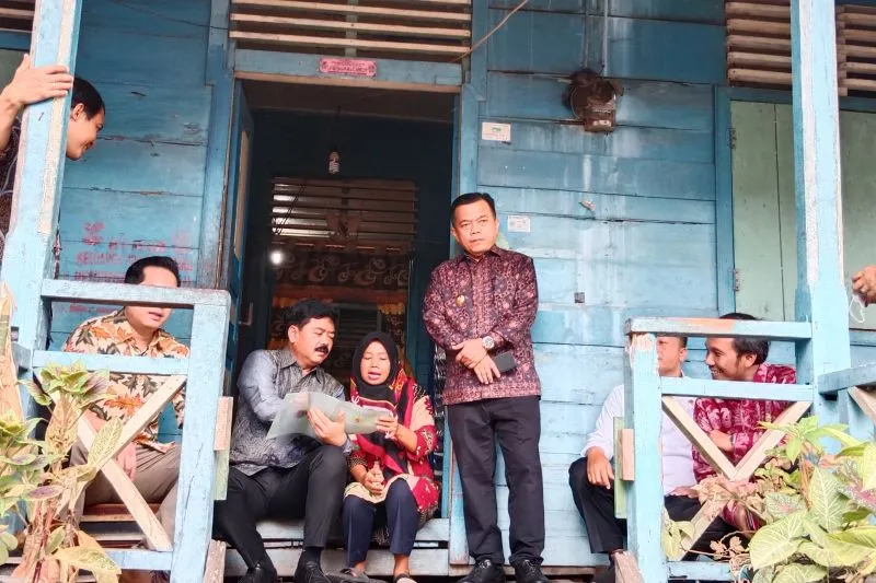 You are currently viewing Menteri ATR/BPN “door to door” Bagikan Sertifikat Tanah di Kota Jambi