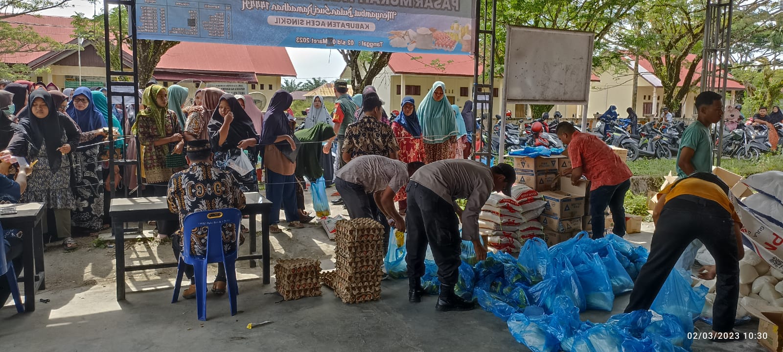 You are currently viewing Warga Antusias Padati Pasar Murah di Pulo Sarok Aceh Singkil