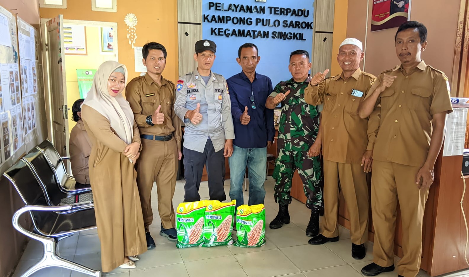 You are currently viewing Dukung Ketahanan Pangan, DTPHP Aceh Singkil Bagikan Bibit Jagung