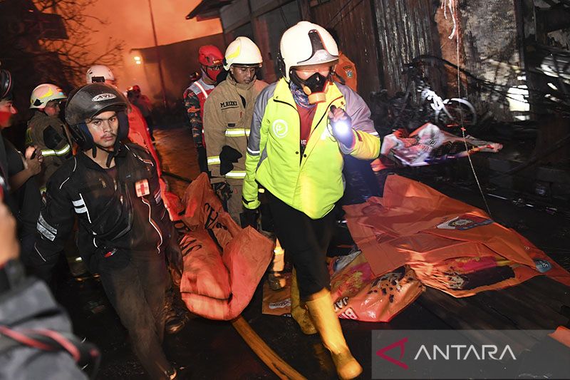 You are currently viewing Depo Pertamina Terbakar, Tewaskan 13 Orang dan 8 Dinyatakan Hilang