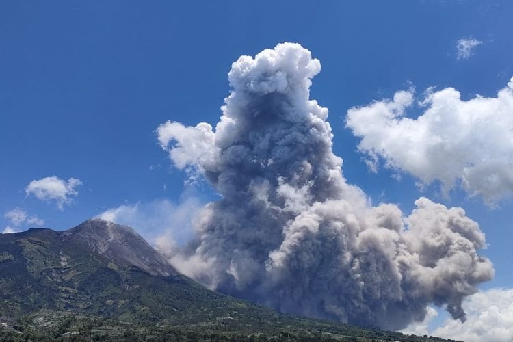 You are currently viewing Gunung Merapi Meletus, Potensi Bahaya 7 Kilometer