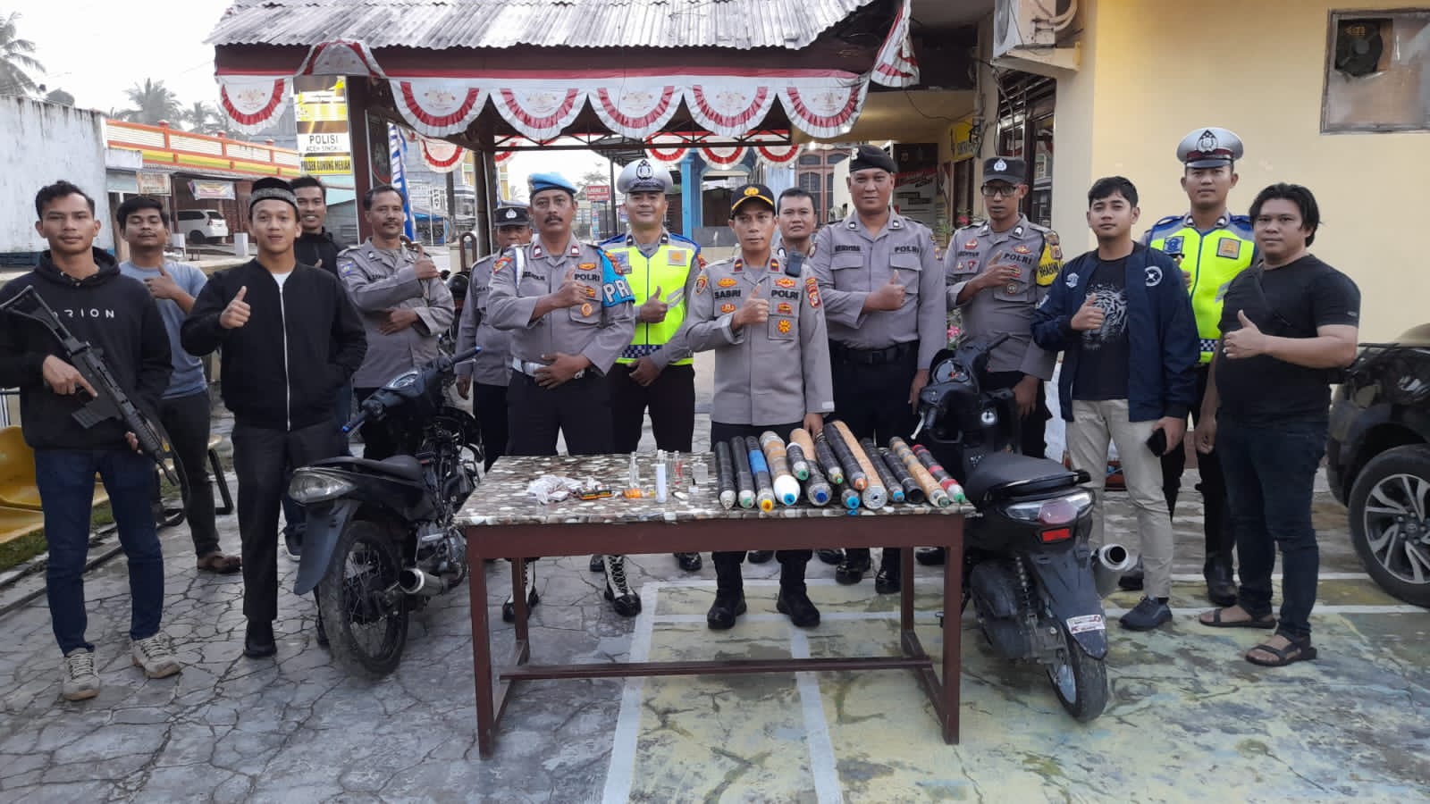 You are currently viewing Resahkan Warga, Puluhan Meriam Rakitan, Petasan dan Knalpot Brong Disita Polsek Gunung Meriah