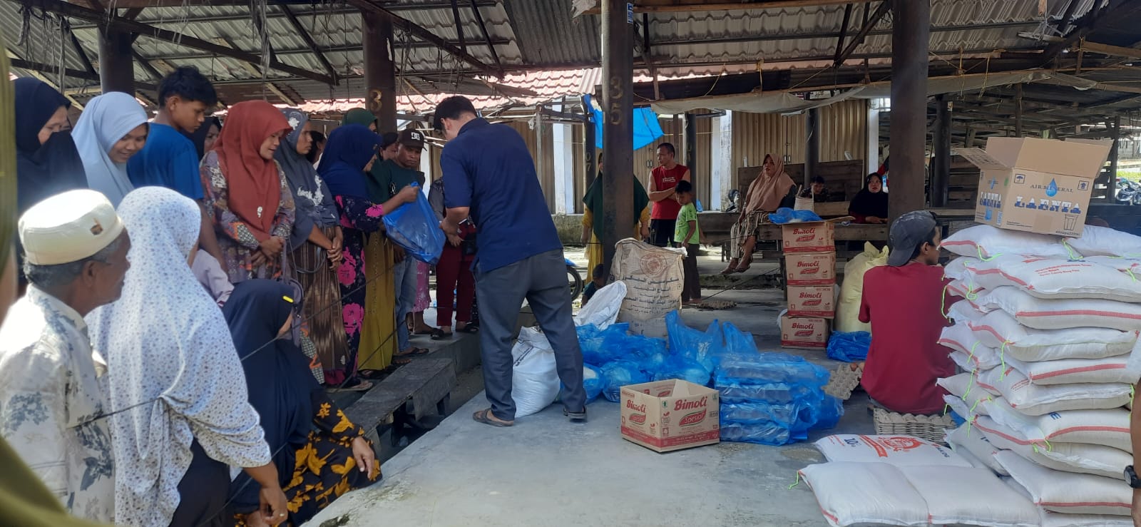 You are currently viewing Jelang Idul Adha, Warga Aceh Singkil Serbu Pasar Murah