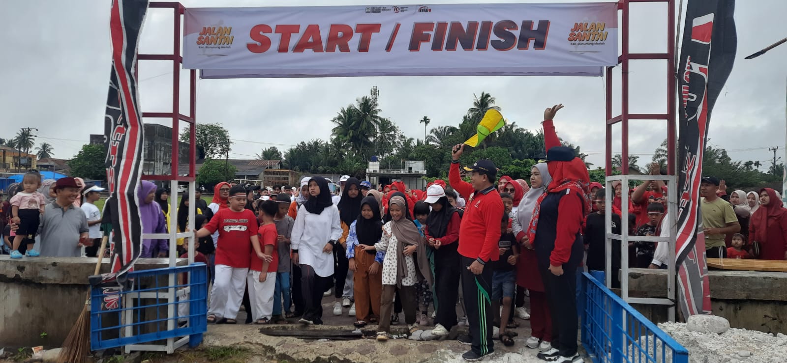 You are currently viewing Pemcam Gunung Meriah Gelar Jalan Santai dan Senam Bersama Peringati HUT ke-79 RI