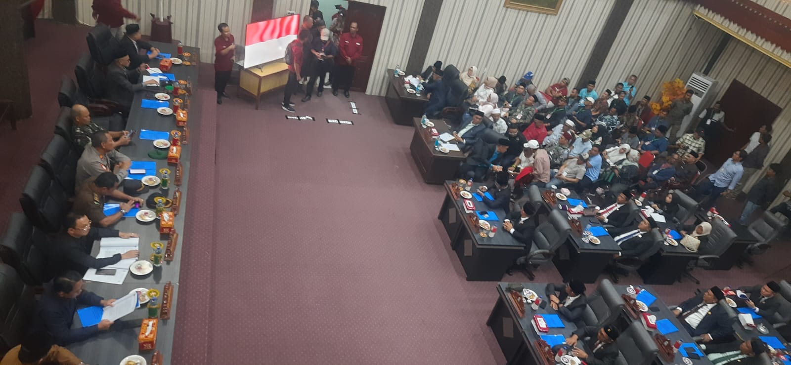 You are currently viewing Paslon Bupati-Wakil Bupati Aceh Singkil Sampaikan Visi Misi dan Program di Hadapan DPRK