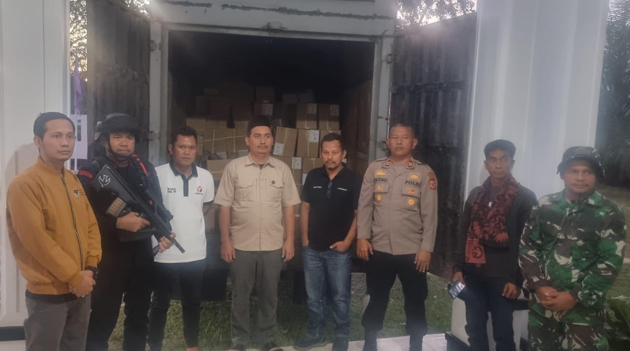 You are currently viewing Surat Suara Pilkada Tiba di Gudang Logistik KIP Aceh Singkil