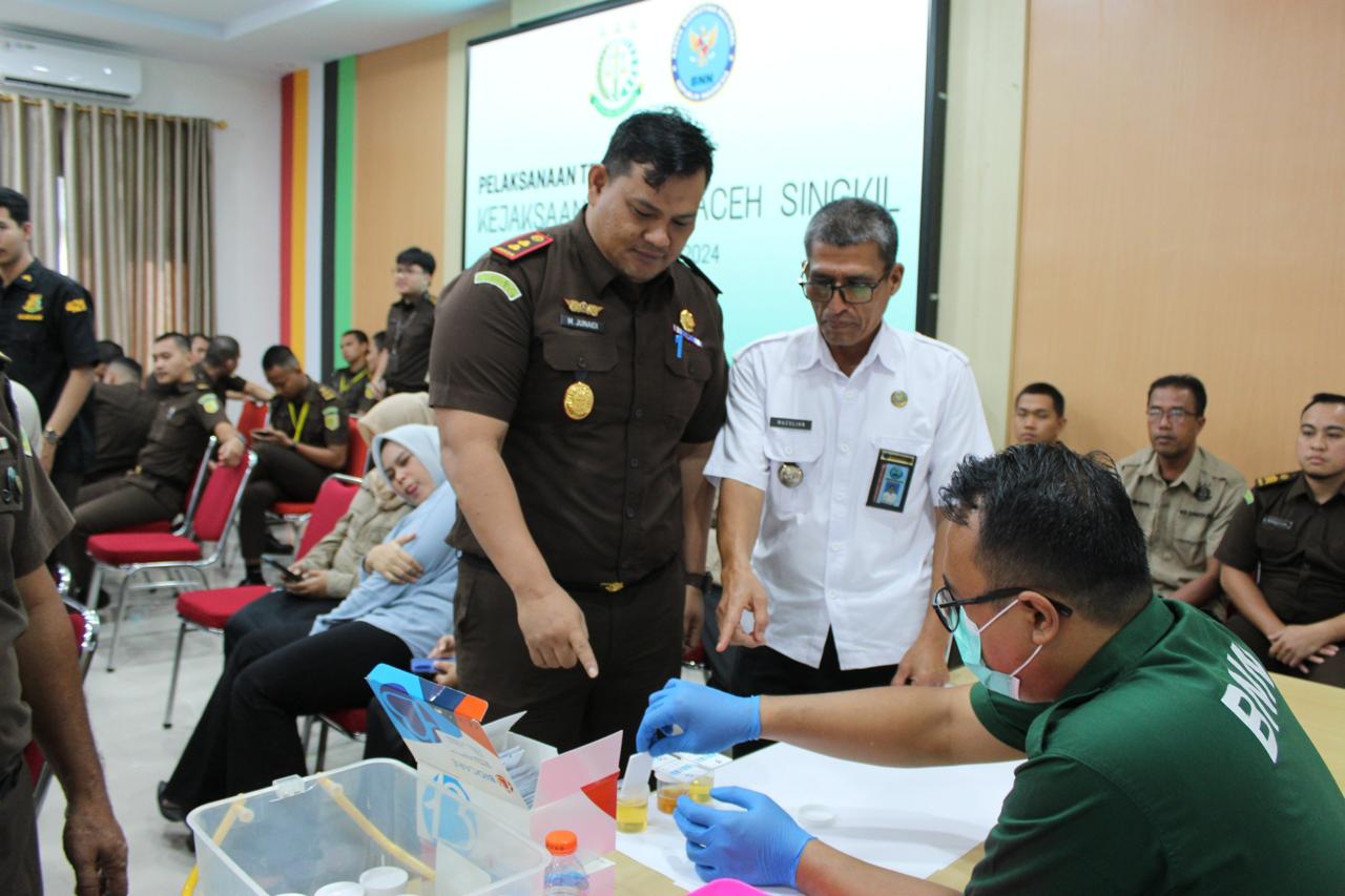 You are currently viewing Kejari Aceh Singkil Tes Narkoba Pegawai, Ini Hasilnya