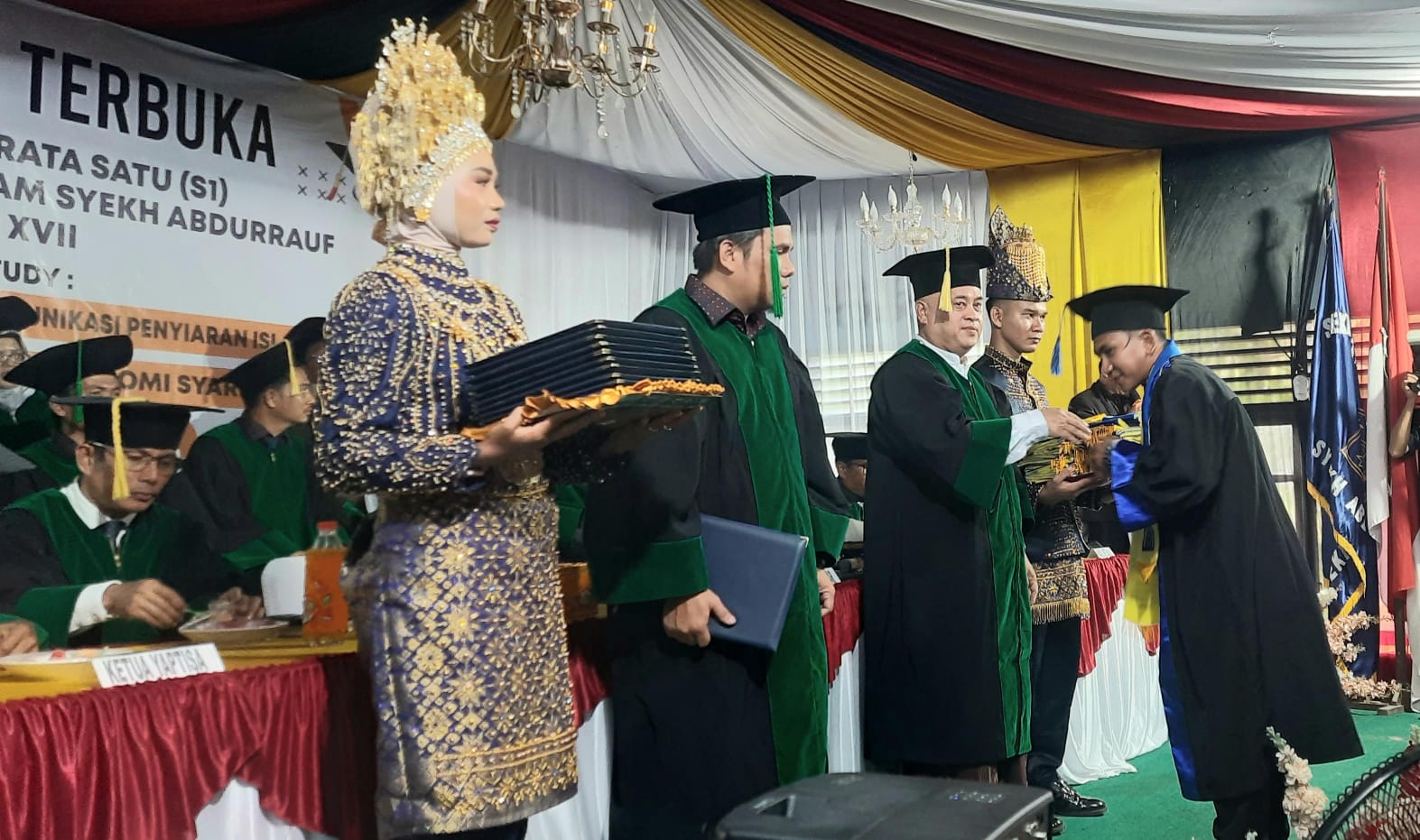 You are currently viewing STAISAR Luluskan 102 Mahasiswa di Wisuda Angkatan ke-17