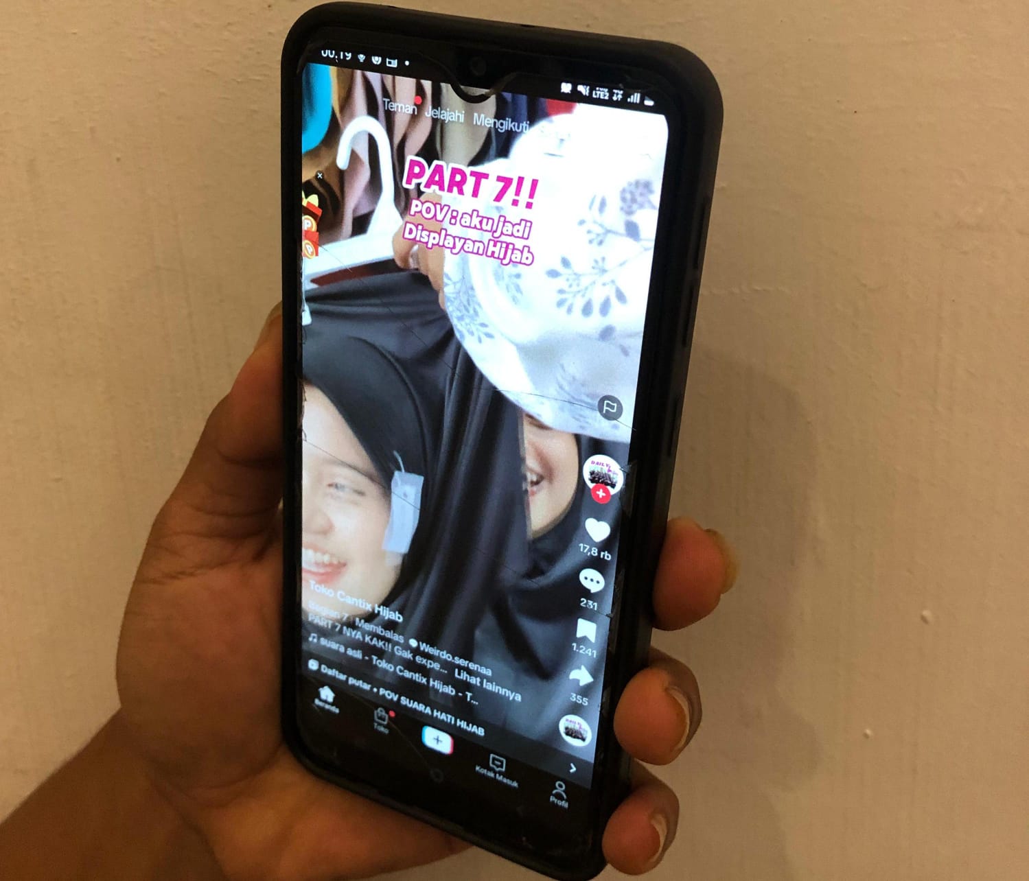 You are currently viewing Asyik Main TikTok, Isteri Diceraikan Suami di Aceh Singkil
