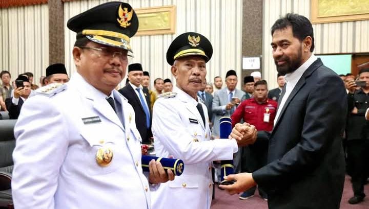 You are currently viewing Gubernur Aceh Lantik Bupati-Wakil Bupati Aceh Singkil 2025-2030