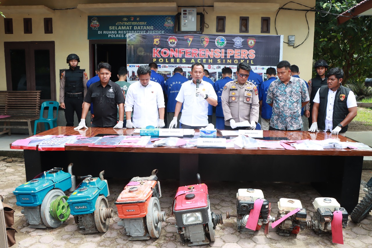 You are currently viewing Polisi Bekuk Komplotan Pencuri Alat Pertanian di Aceh Singkil