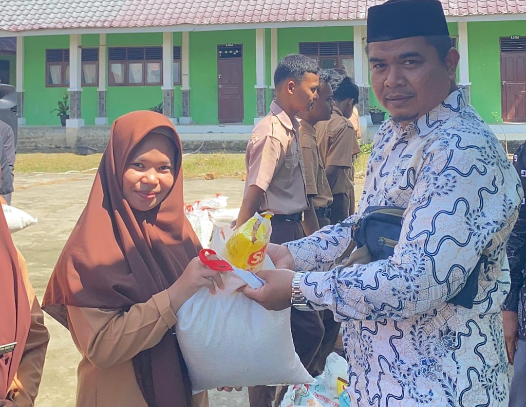 You are currently viewing Infaq Rp1.000, MAN Aceh Singkil Bantu Siswa Kurang Mampu