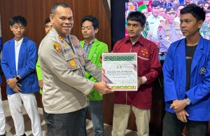 Read more about the article Sambut Ramadan, Polres Aceh Singkil Gelar Baksos Polri Presisi untuk Mahasiswa