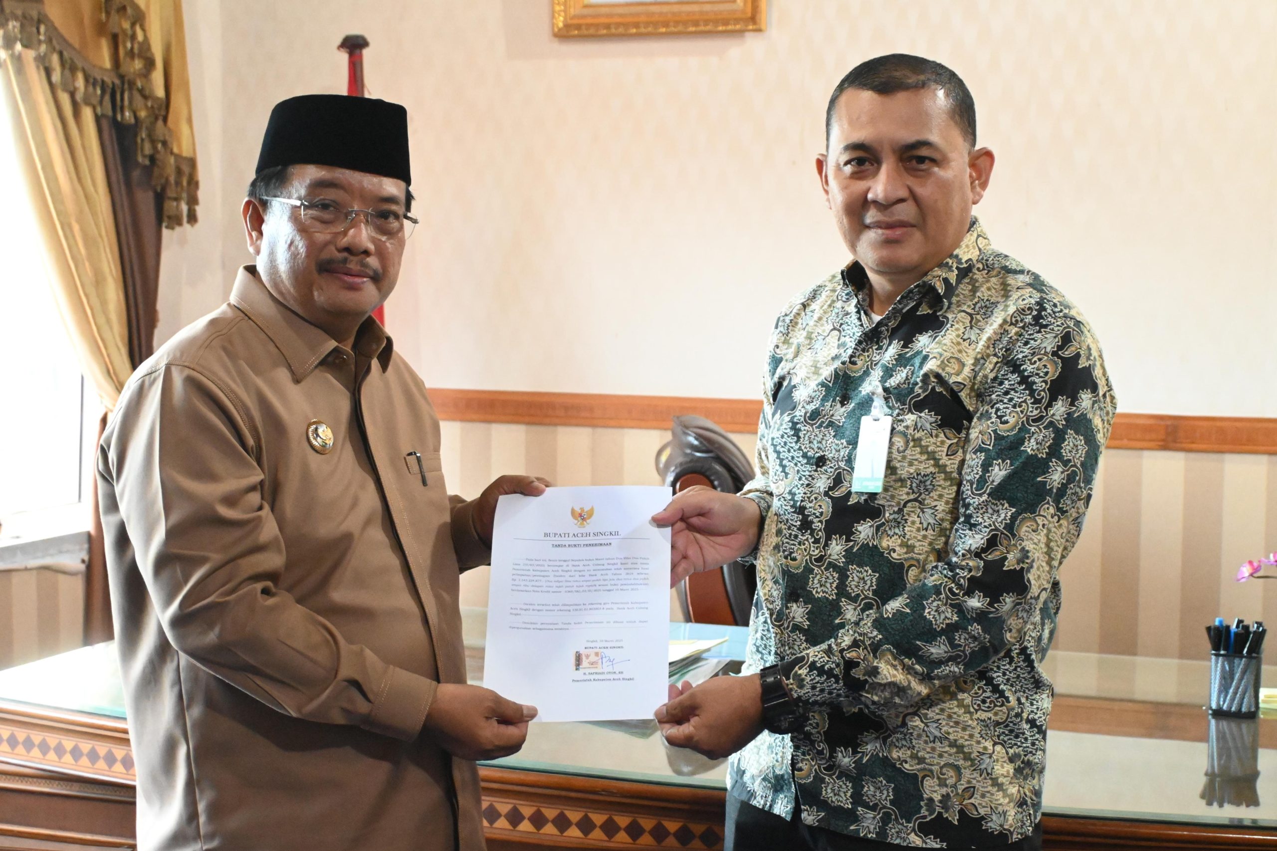 You are currently viewing Pemkab Aceh Singkil Terima Dividen Rp 2,5 Miliar dari Bank Aceh