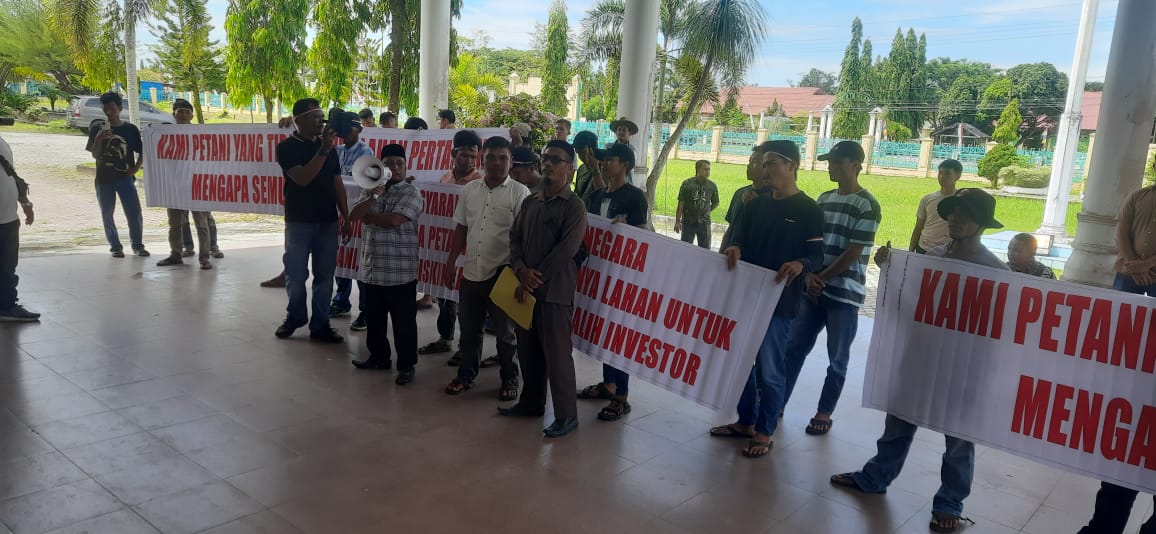 You are currently viewing Warga Kota Baharu dan Singkohor Tuntut Realisasi Kebun Plasma PT Nafasindo