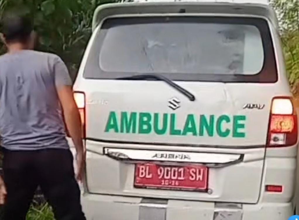 You are currently viewing Pandu Ambulans, Minibus Avanza dari Simelue Terjun ke Jurang Lae Kombih