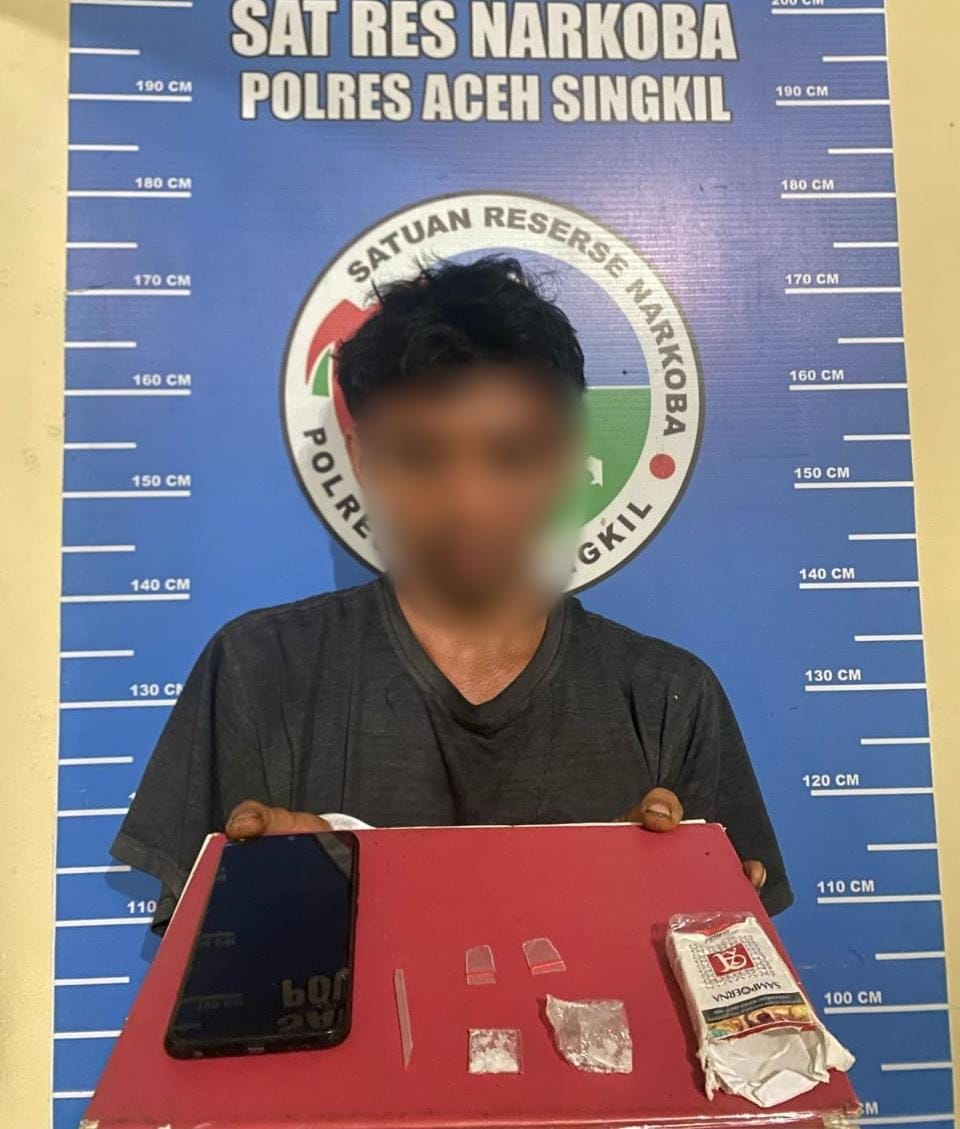You are currently viewing Polres Aceh Singkil Bekuk Penjual Sabu di Halte Bus