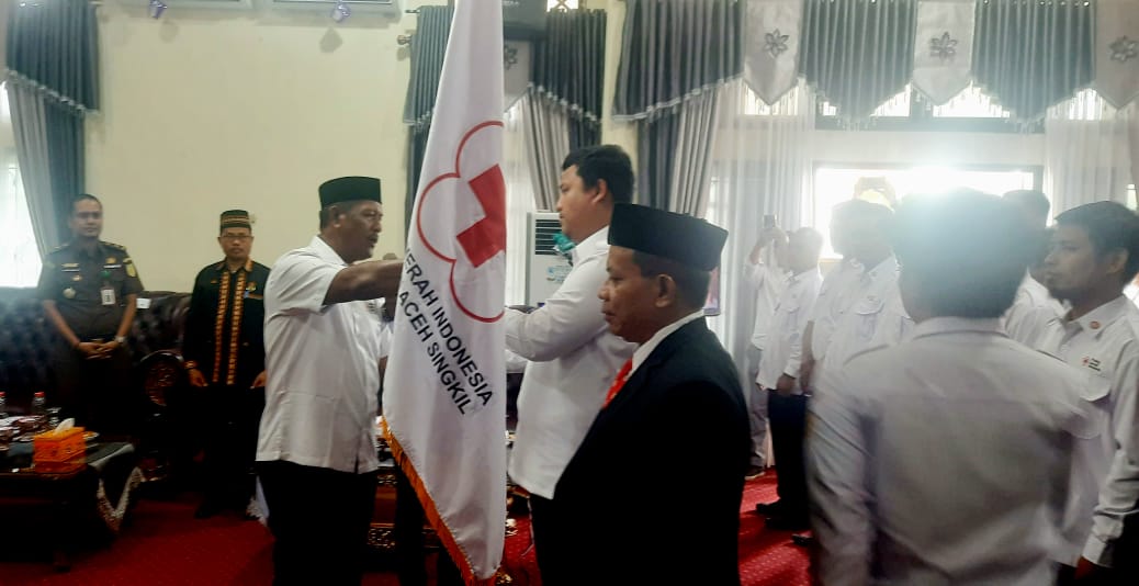 You are currently viewing Ketua PMI Aceh Lantik Pengurus PMI Aceh Singkil Periode 2025-2030