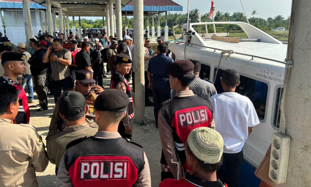 You are currently viewing Polres Aceh Singkil Amankan Kedatangan Gubernur Aceh Saat Syukuran 4 Pulau