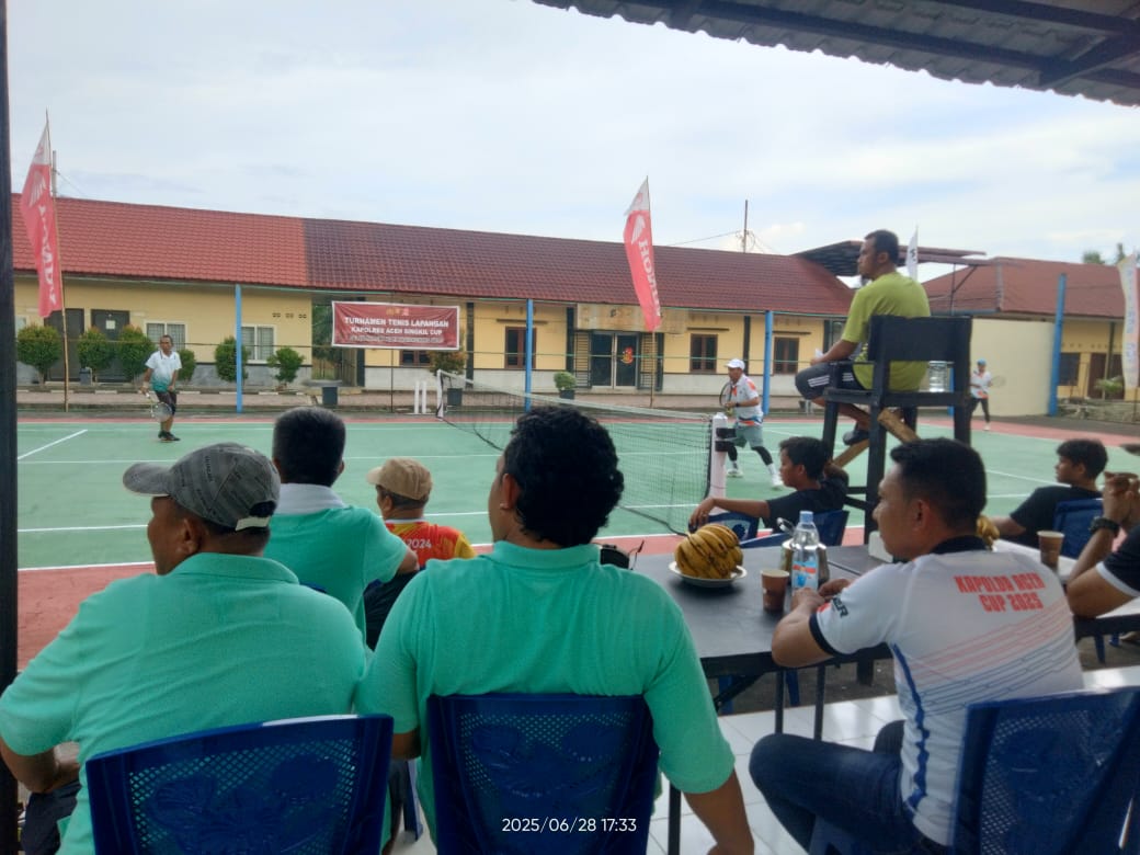 You are currently viewing Sambut HUT Bhayangkara ke-79, PT Socfindo Lae Butar Ramaikan Turnamen Tenis Lapangan