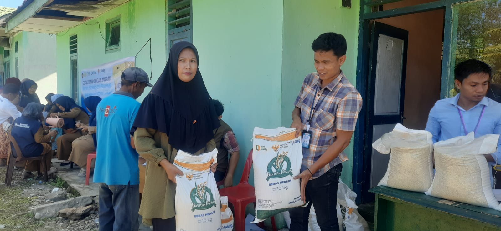 You are currently viewing Bulog Blangpidie Salurkan 258,26 Ton Beras Bantuan Pangan di Aceh Singkil