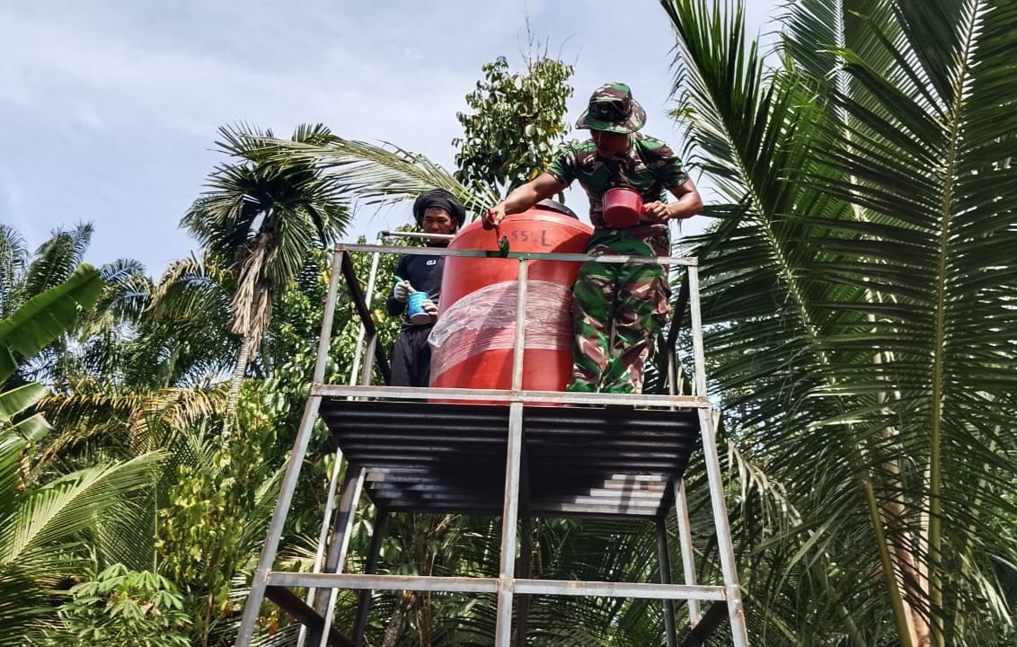 You are currently viewing TNI AD Bangun Penampungan Air Bersih di Pustu dan SDN 2 Siompin Aceh Singkil
