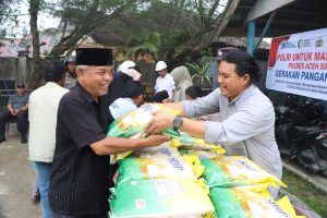 Read more about the article Polres Aceh Singkil dan Dinas Pangan Gelar Pasar Murah Beras