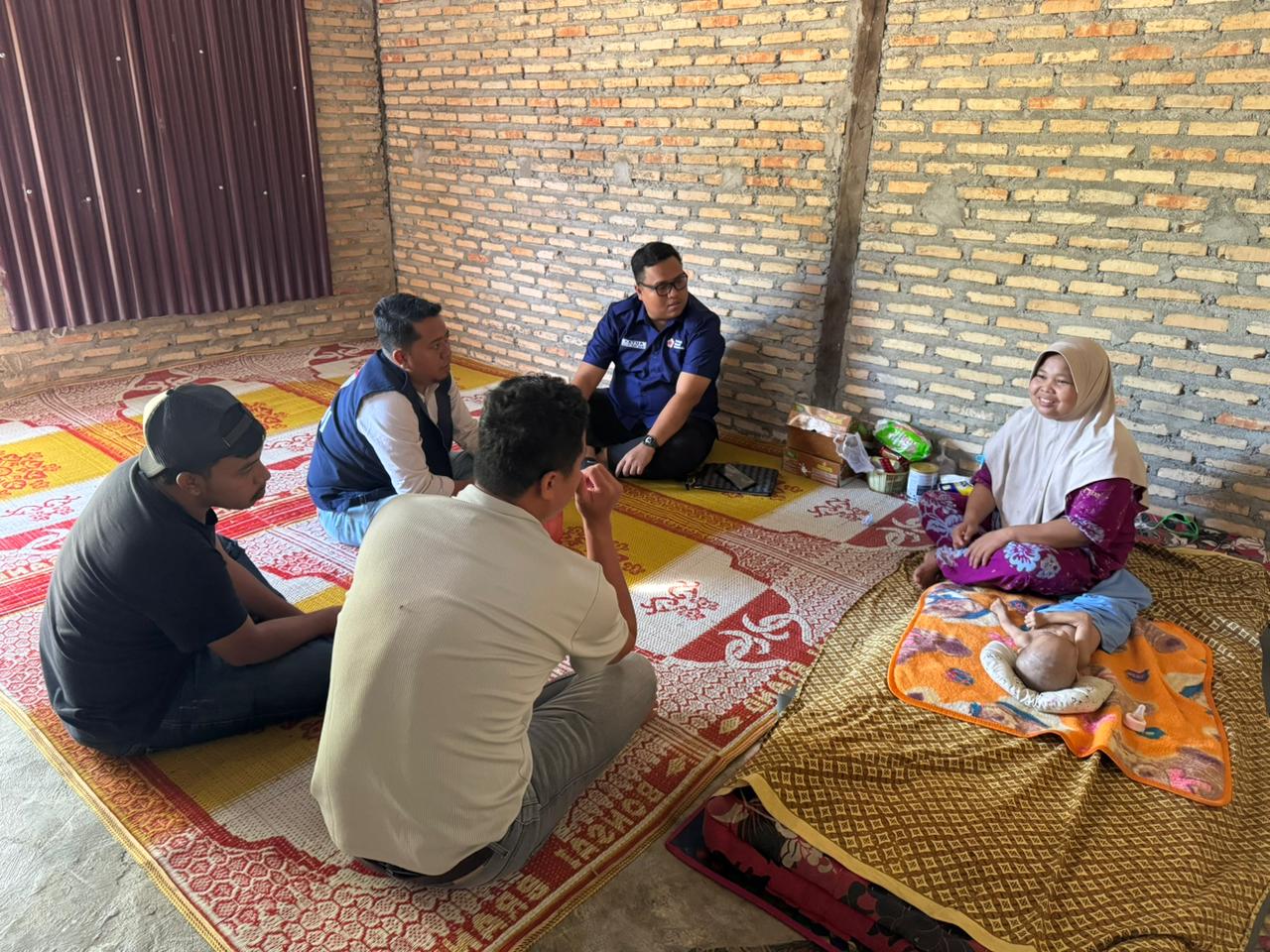 You are currently viewing Ketua PMI Aceh Singkil Tinjau Perkembangan Balita Penderita Kelainan Jantung