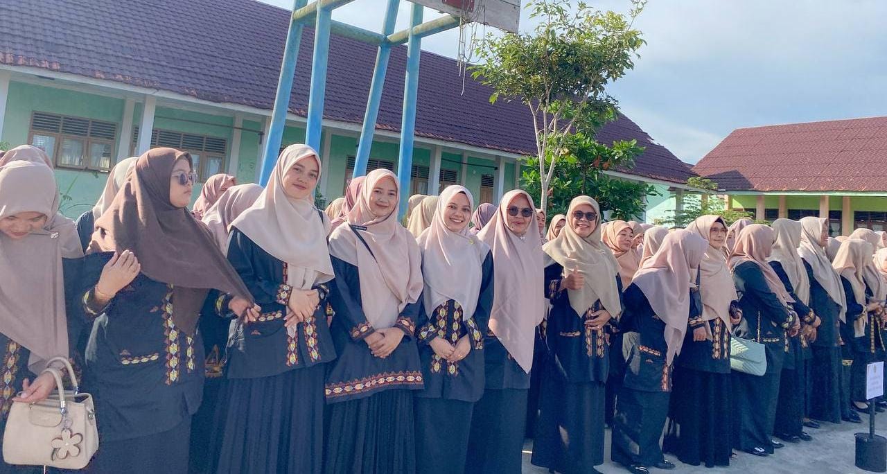 You are currently viewing Motif Singkil Warnai Upacara HUT ke-80 RI, Ketua MAA Apresiasi Kemenag Aceh Singkil