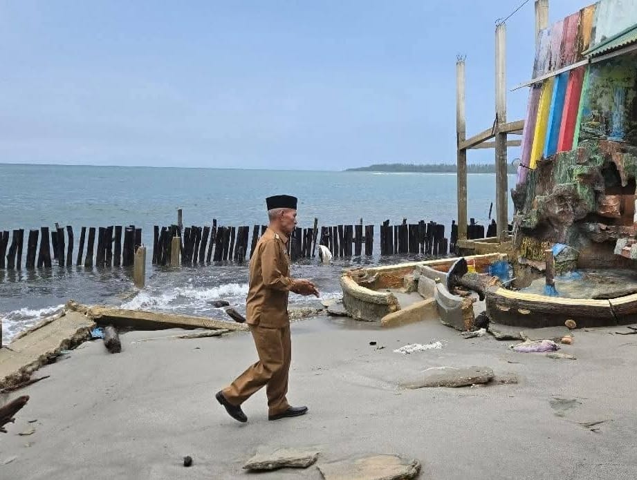 You are currently viewing Abrasi Pulo Sarok Rusak Warkop, Wabup Aceh Singkil Tinjau Lokasi