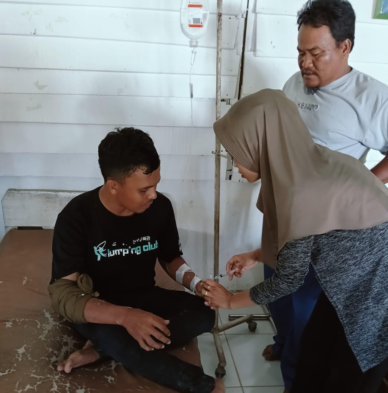 You are currently viewing Cekcok Sepele Berujung Bacok, Karyawan PT Delima Makmur Dilarikan ke RSUD