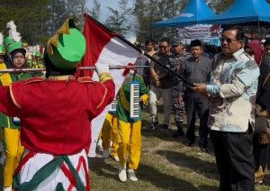 Read more about the article Bupati Aceh Singkil Buka Karnaval HUT RI ke-80 di Alun-Alun Pulo Sarok