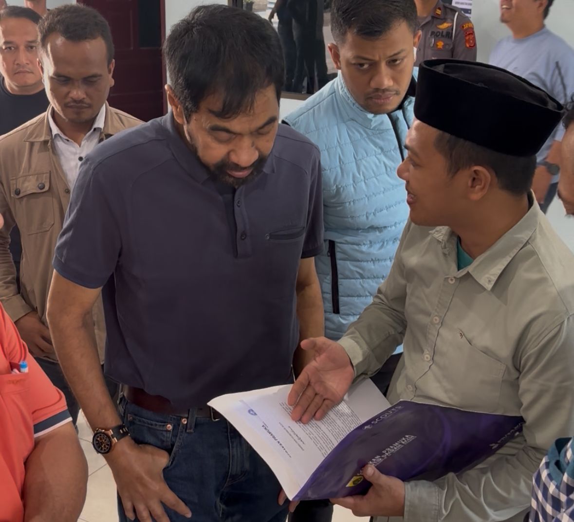 You are currently viewing Buku Disertasi Putra Aceh Singkil Dapat Dukungan Gubernur Aceh