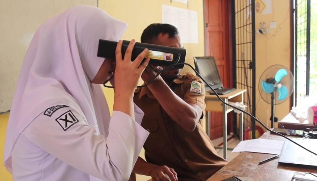 You are currently viewing Disdukcapil Aceh Singkil Jemput Bola Perekaman KTP di Sekolah