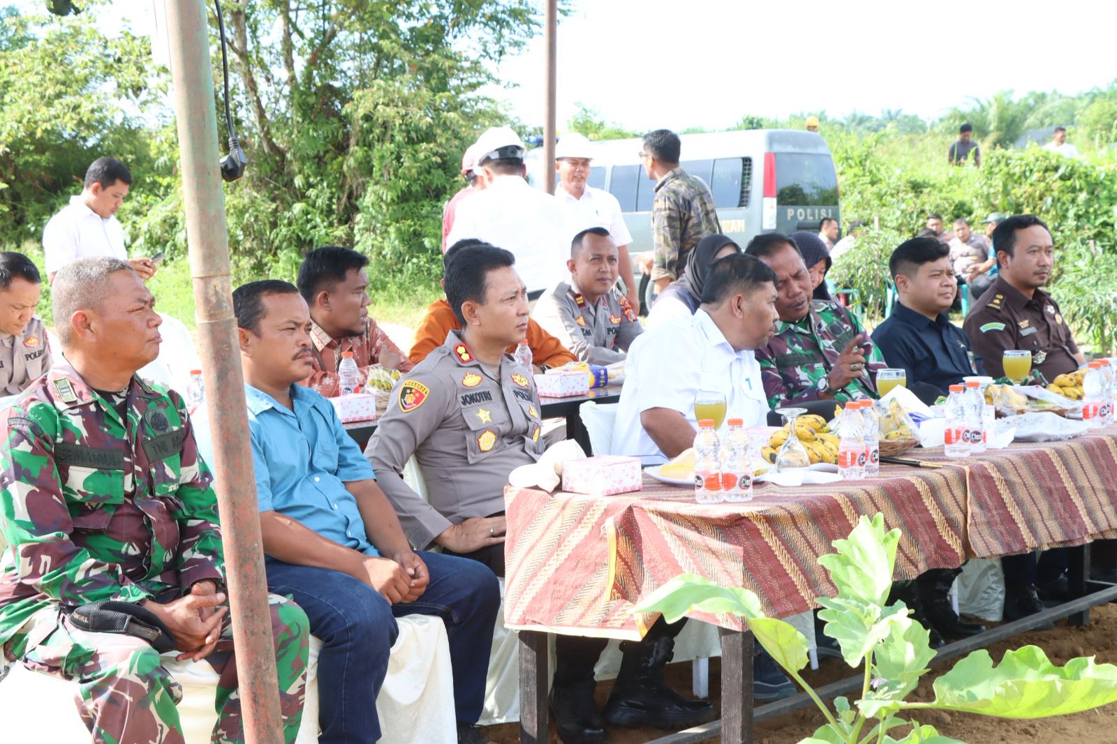 You are currently viewing Kapolres Aceh Singkil Tanam Jagung Serentak Dukung Program Swasembada Pangan
