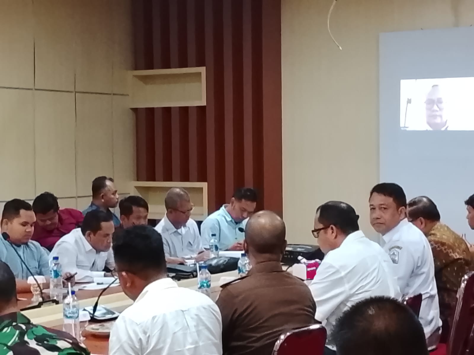 You are currently viewing Bupati Aceh Singkil Desak Lima Pemilik HGU Bangun Kebun Plasma 20 Persen untuk Warga