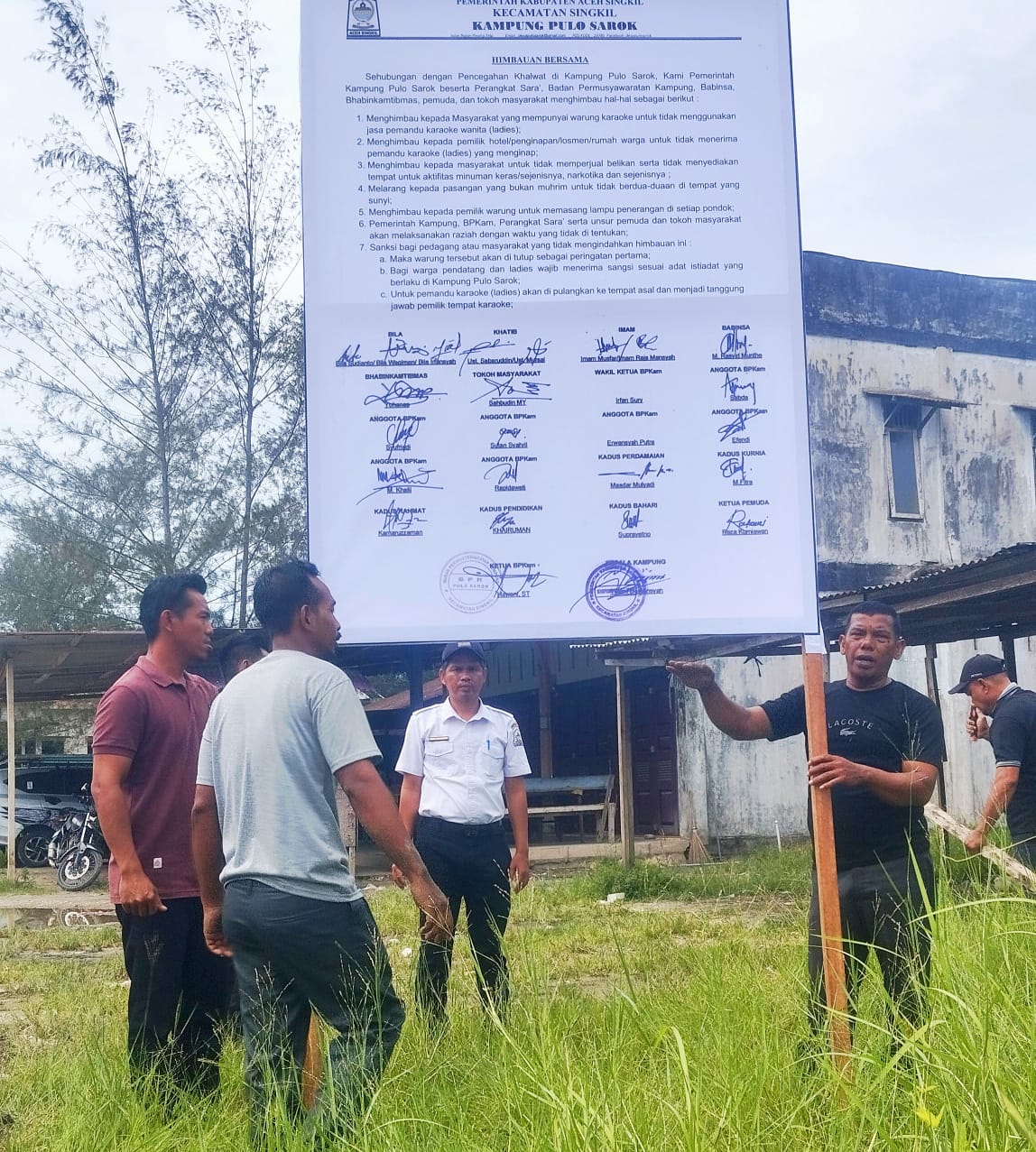 You are currently viewing Ninik Mamak dan Pemdes Pulo Sarok Pasang Peringatan Pelanggar Syariat