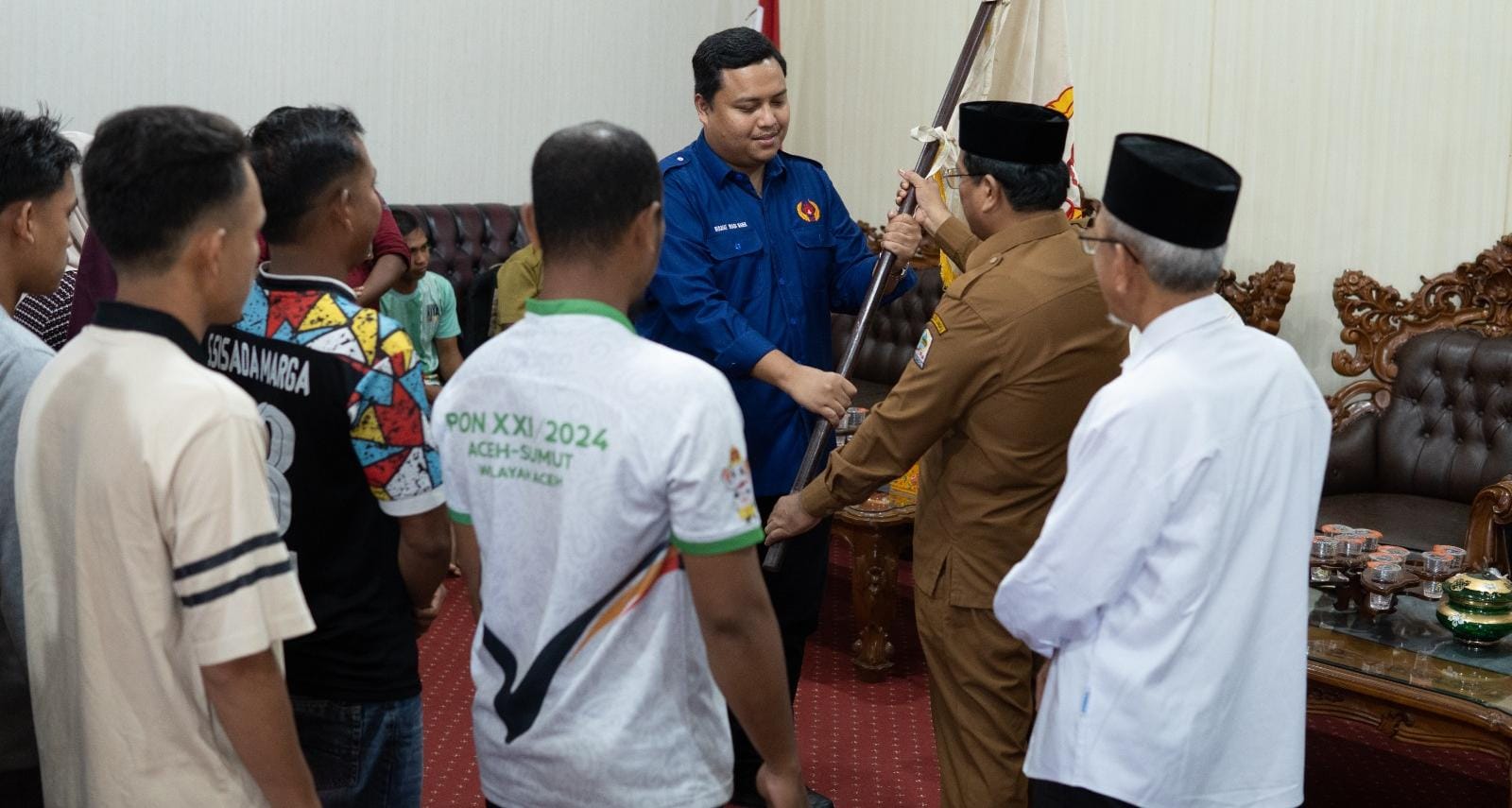 You are currently viewing Bupati dan KONI Aceh Singkil Lepas Keberangkatan Atlet ke Pra PORA 2025