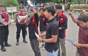 Read more about the article Aktivis Turun ke Jalan, Desak Kejati Usut Dugaan Korupsi Miliaran di Dinas Perkim Aceh