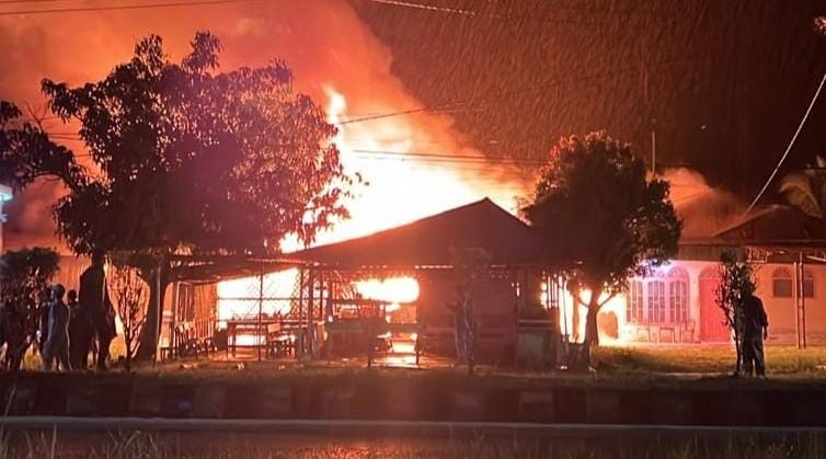 You are currently viewing Tiga Rumah Terbakar di Aceh Singkil Berhasil Dipadamkan