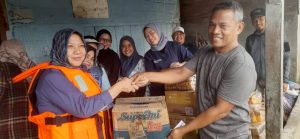 Read more about the article Terobos Banjir, Iwapi Aceh Singkil Salurkan Bantuan untuk Warga