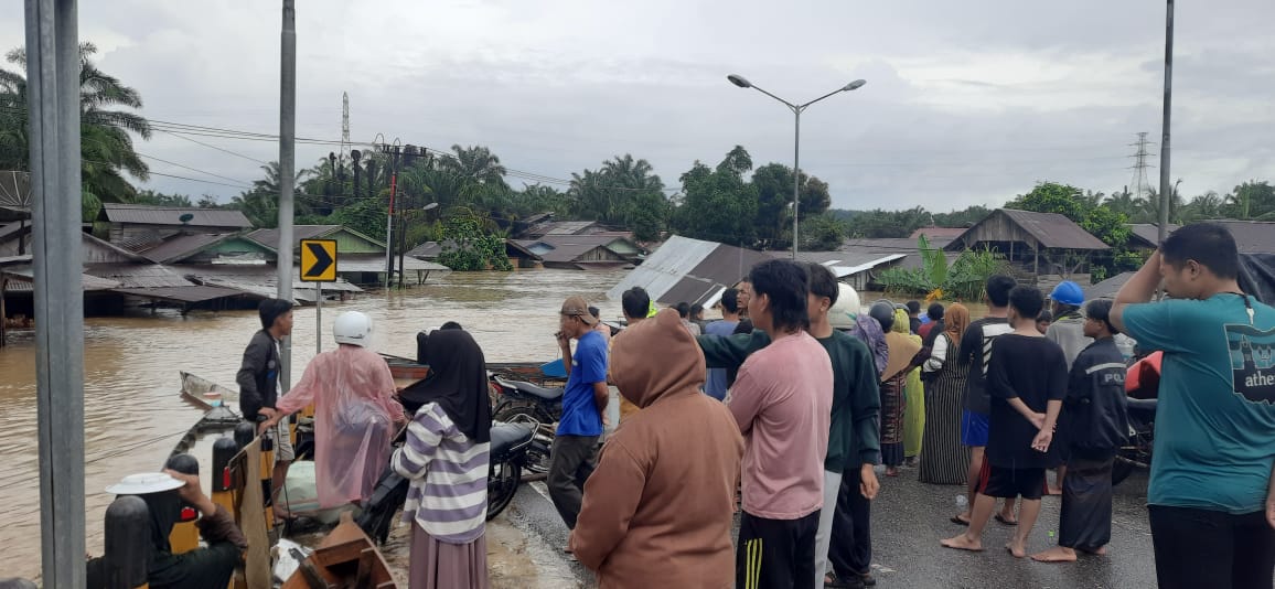 You are currently viewing Aceh Singkil Dikepung Banjir, Ketinggian Capai Atap Rumah