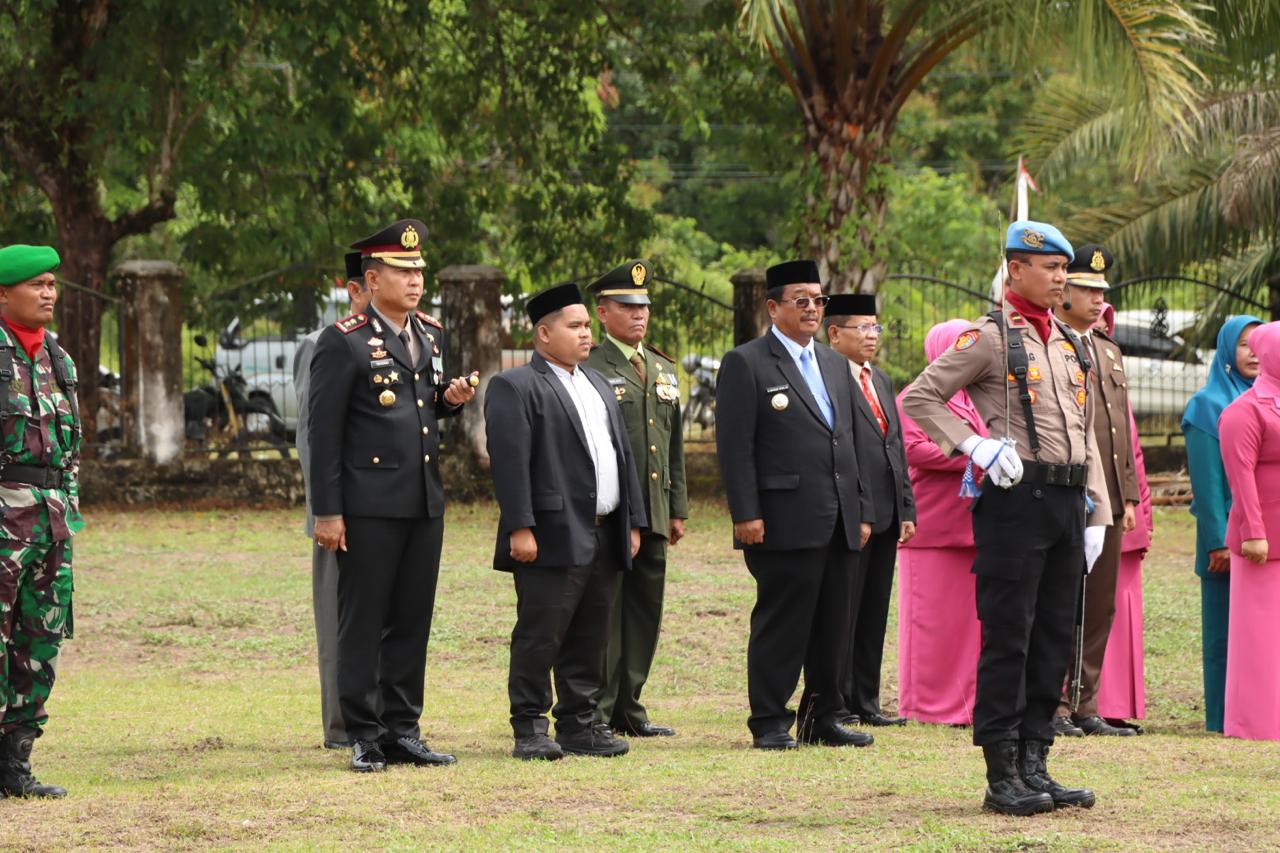 You are currently viewing Bupati Aceh Singkil Pimpin Upacara Hari Pahlawan