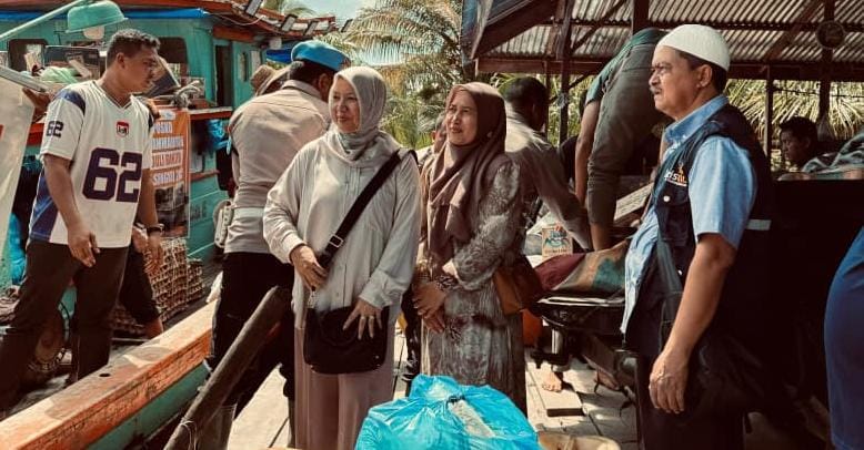 You are currently viewing Lazismu, BFLF dan Radio Xtra Distribusi Bantuan Warga Singkil via Jalur Laut