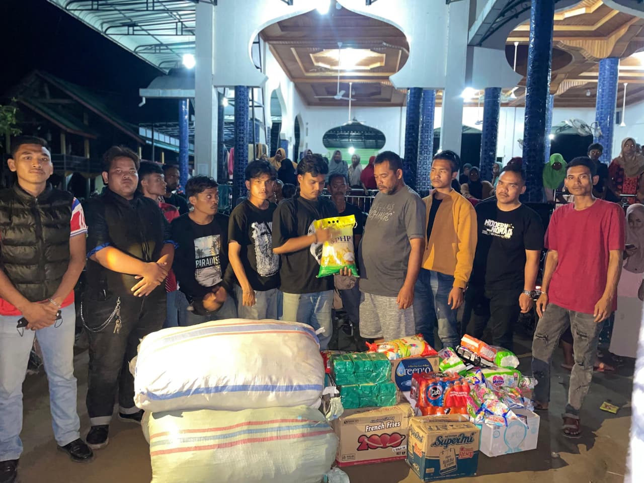 You are currently viewing Aliansi Masyarakat Peduli Nanggroe Salurkan Bantuan untuk Korban Banjir Kayu di Pidie Jaya dan Bireuen
